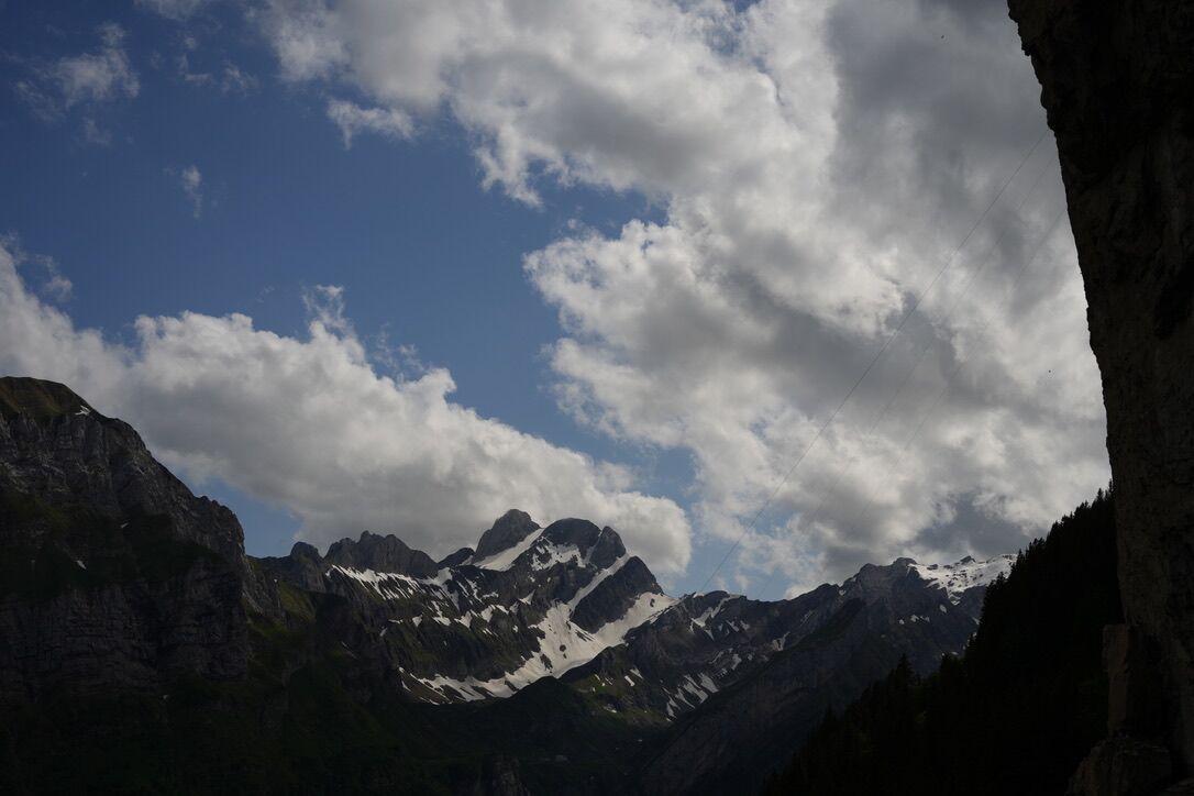Berggipfel über den Wolken